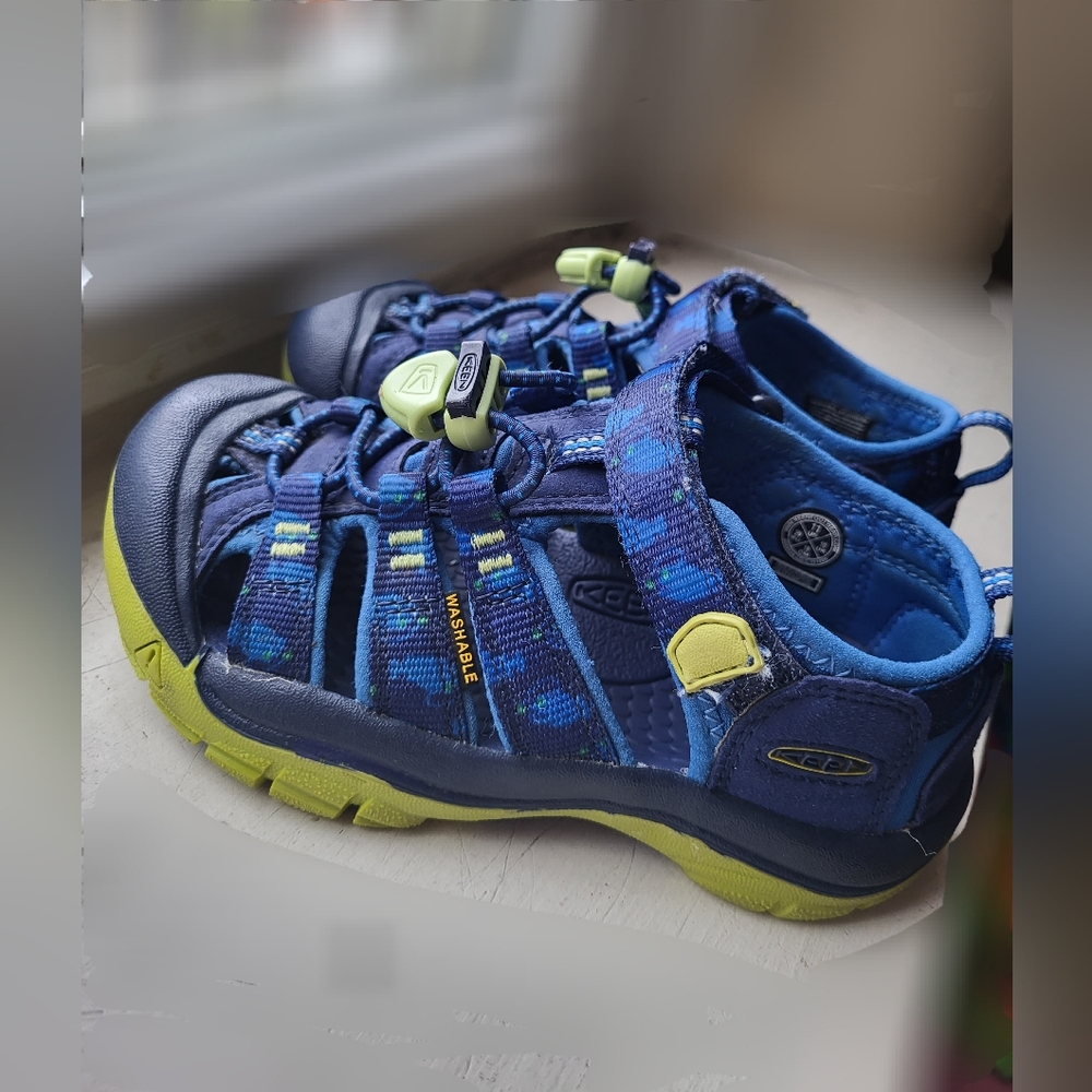 Keen Toddler sz 11 Sandals